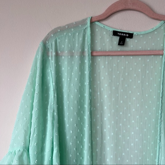 Torrid Clip Dot Ruffle Kimono Light Green Open Front Short Sleeve Size 2 - Picture 2 of 6